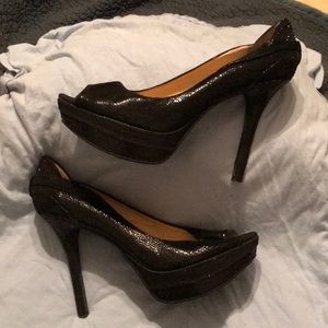 Black pumps w/platform